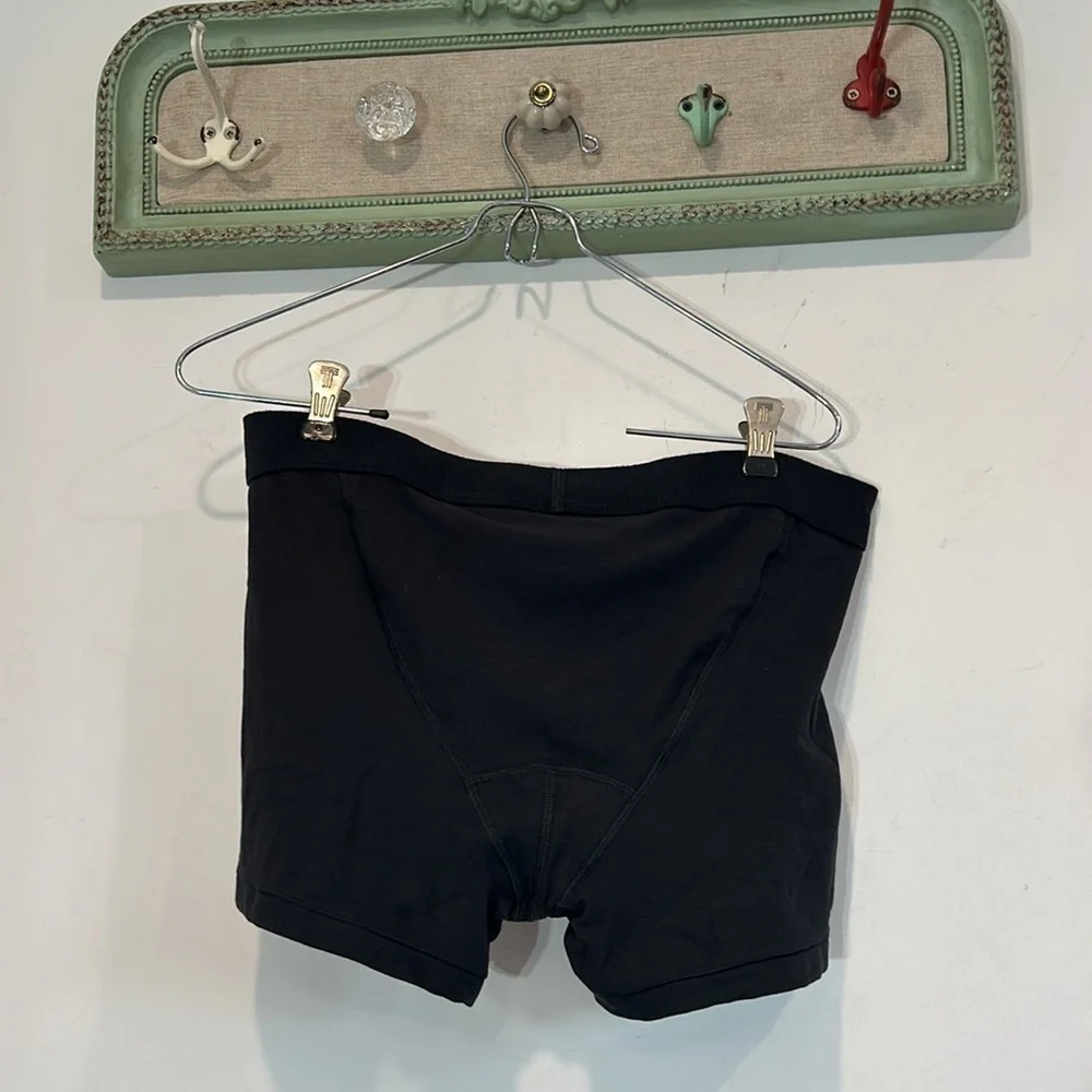 Skims men’s size large boxer, brief 3 inch seam new without tag onyx black